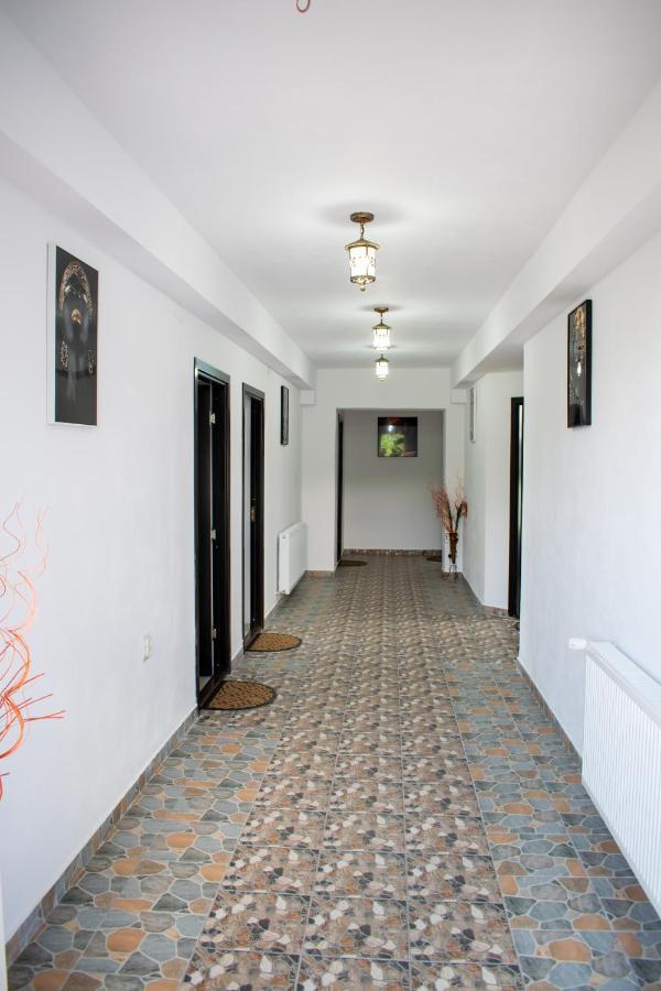 Casa Nevada Hotel Curtea De Arges Exterior photo